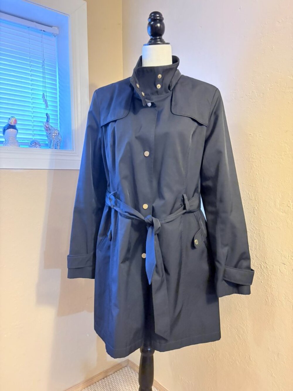 NWOT #196 Women's Tommy Hilfiger Black Belted Trench Coat Green Lining, Size Lg
